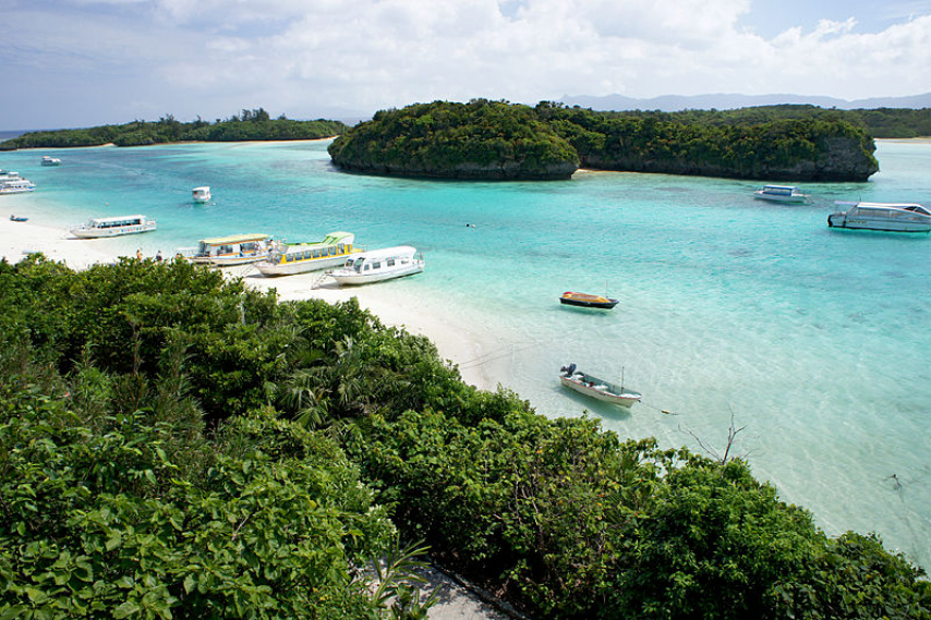 800px Kabira_Bay_Ishigaki_Island41s3s4500