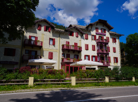 Hotel Piaz   Pozza di fassa 02